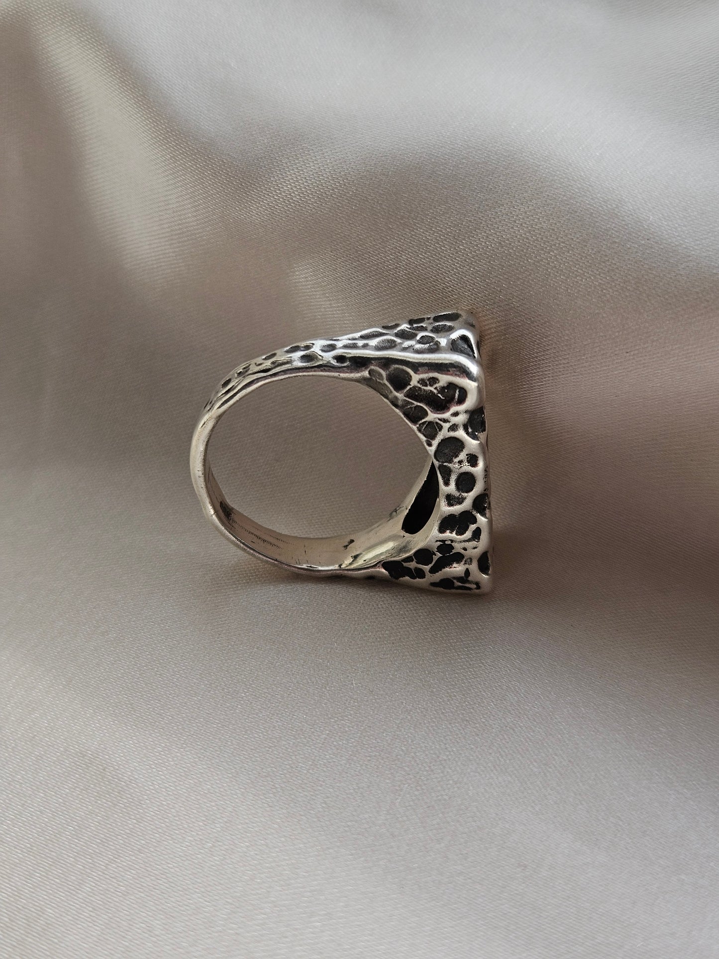 Mire Signet Ring